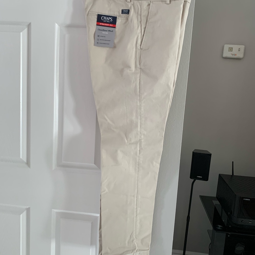 Men’s khakis pants NWT size waist 34/32 length
